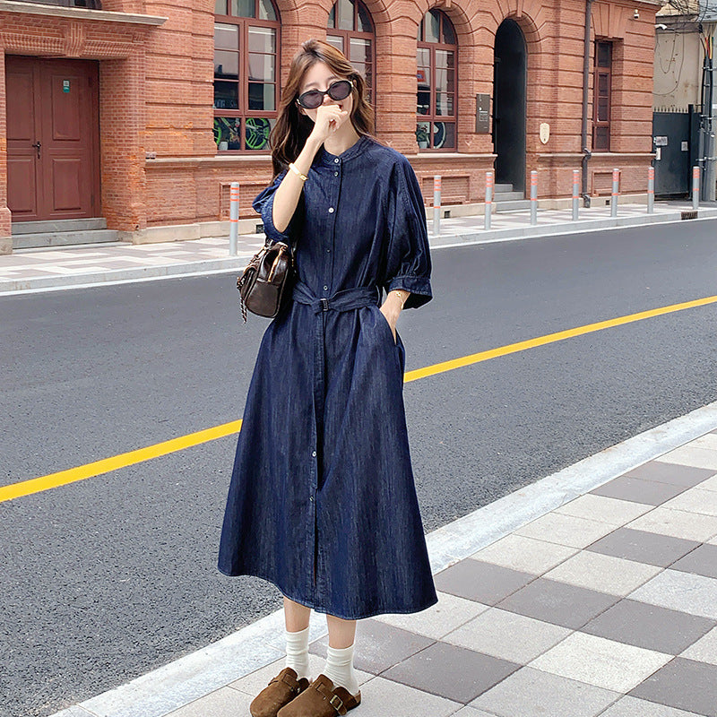 Damen Jeans-Midikleid mit durchgehender Knopfleiste, Taillengürtel und 3/4-Ärmeln – Élara