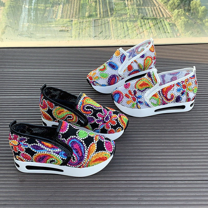 Damen modische Slip-On Sneakers mit buntem Stickdesign Echo Archiv
