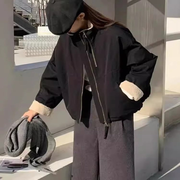 Damen Kurze Oversize Bomberjacke mit Teddyfutter an Bündchen und Stehkragen – Avenza