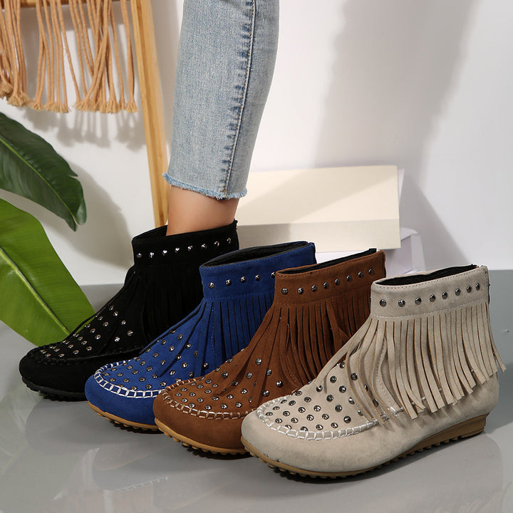 Damen Fransen‑Ankleboots im Mokassinstil mit Nieten und Rückenreißverschluss – Varelle