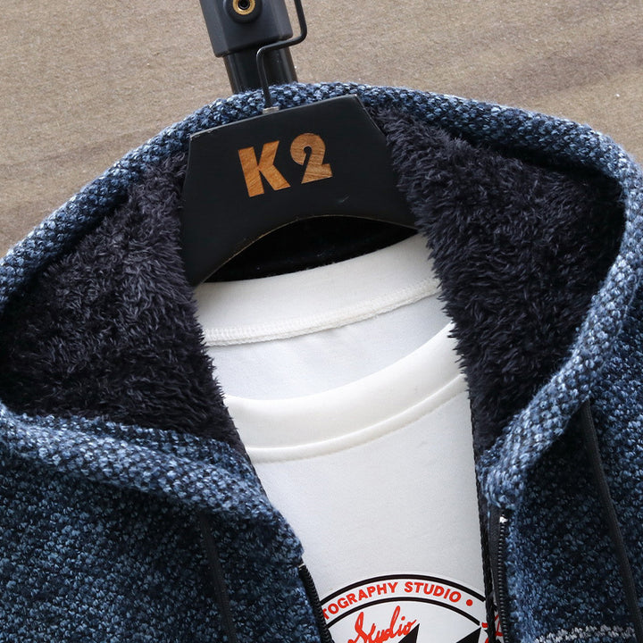 Herren kuschelige Strickjacke mit Kapuze und trendigem Streifenmuster Echoarchiv