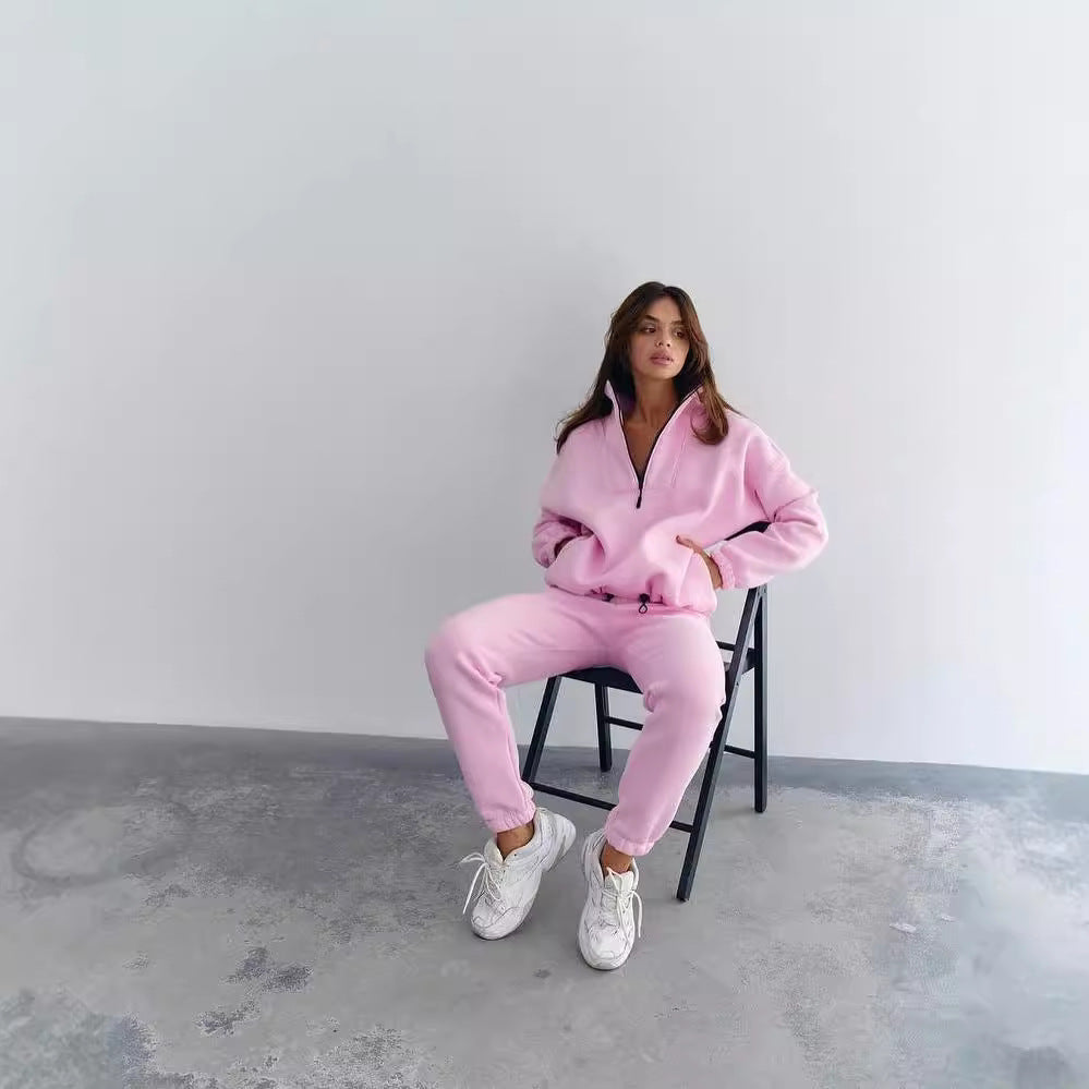 Damen Athleisure-Zweiteiler aus dickem French-Terry mit hohem Stehkragen, halbem Reißverschluss und Tunnelzughose Echoarchiv