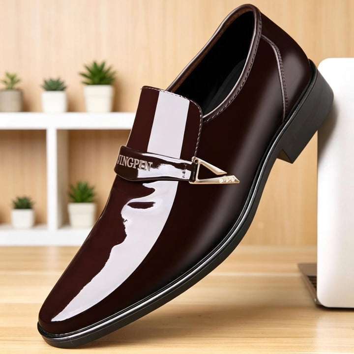 Herren Elegante und stilvolle Lacklederschuhe Echoarchiv