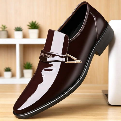 Herren Elegante und stilvolle Lacklederschuhe Echoarchiv