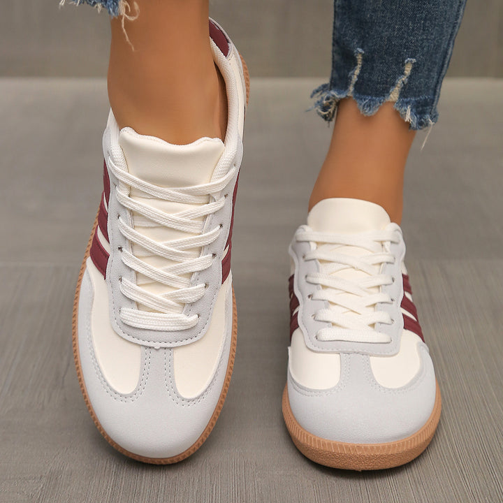 Damen Retro-Sneaker mit Gummisohle, leichtem Textilfutter und Komfortfußbett – Névara