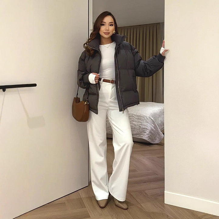 Damen Kurze taillierte Pufferjacke mit Rippbündchen und hohem Stehkragen Echoarchiv