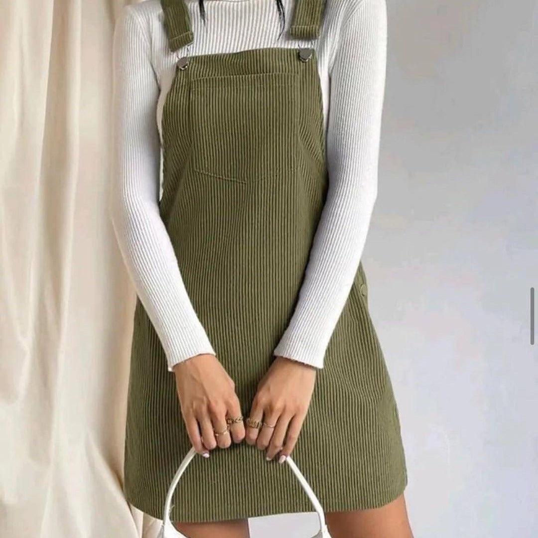 Damen Latzkleid Aus Cord mit Knopfdetails Echoarchiv