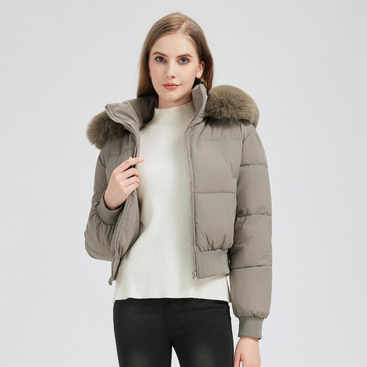 Damen kurzer gesteppter Kapuzenblouson mit Webpelzblende und geripptem Saum – Célinea