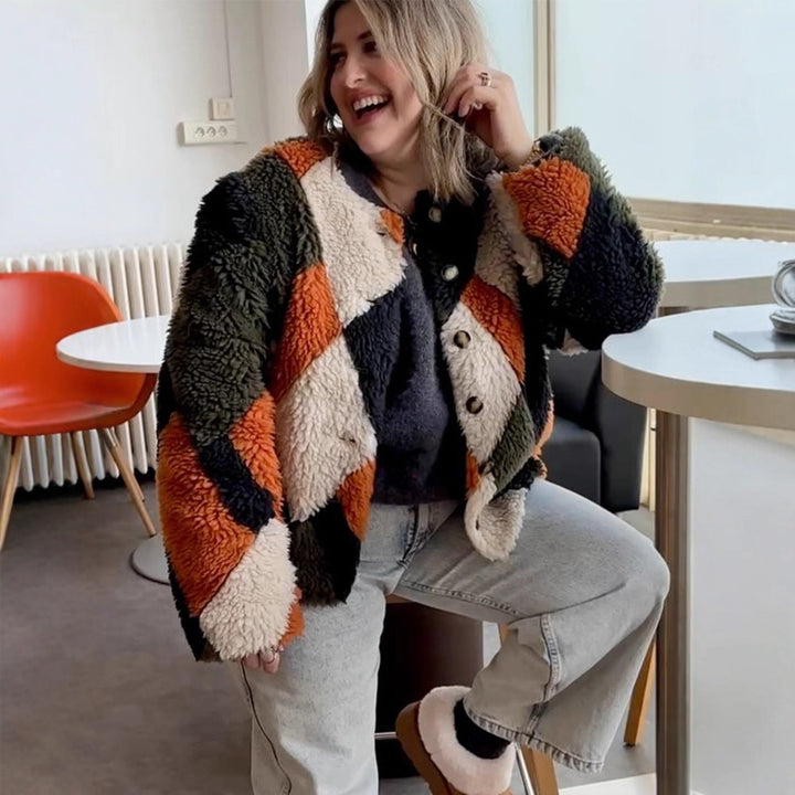 Damen Kurz geschnittene Patchwork‑Teddyjacke mit strukturierter Schlingenfaser und Druckknopfleiste Echoarchiv