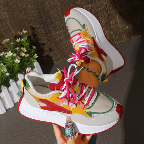 Damen Plateau-Sneaker mit mehrlagigem Obermaterial, gepolsterter Ferse und griffiger Profilsohle – Névara