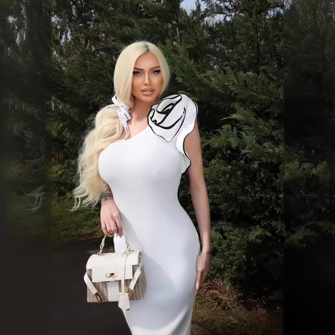 Damen Elegantes Maxikleid mit asymmetrischem Design und verspieltem Rüschenakzent Echo Archiv