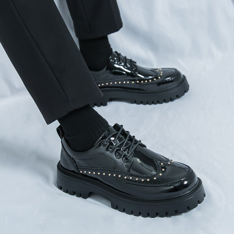 Damen Plateau-Brogue Derby mit markanter Profilsohle und Lacklederoptik Echo Archiv