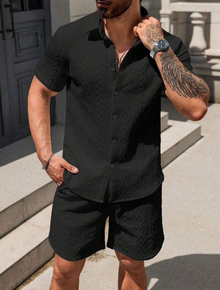 Herren Kurzarm-Hemd mit strukturiertem Design und passenden Shorts Echoarchiv