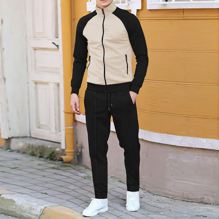 Herren sportlicher Trainingsanzug mit hohem Kragen und funktionalen Taschen Echoarchiv
