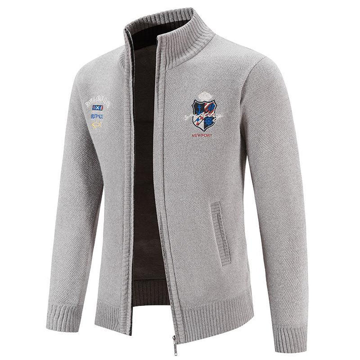 Herren modische Strickjacke mit hohem Kragen und detailreicher Stickerei Echoarchiv