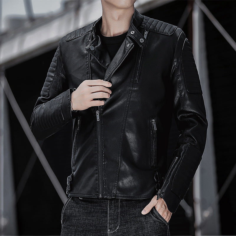 Herren Slim-Fit Kunstleder-Bikerjacke mit gesteppten Ärmelpaneelen, asymmetrischem Reißverschluss und Stehkragen Echo Archiv
