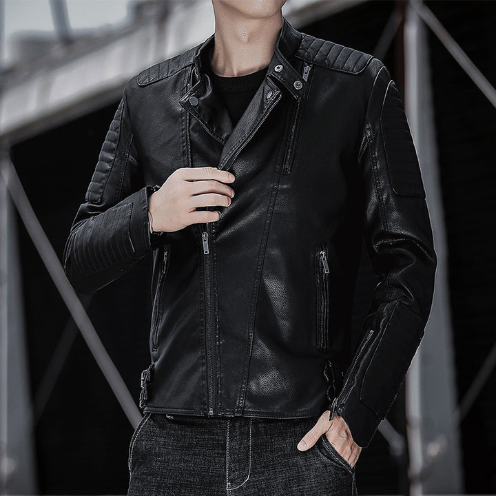 Herren Slim-Fit Kunstleder-Bikerjacke mit gesteppten Ärmelpaneelen, asymmetrischem Reißverschluss und Stehkragen Echo Archiv