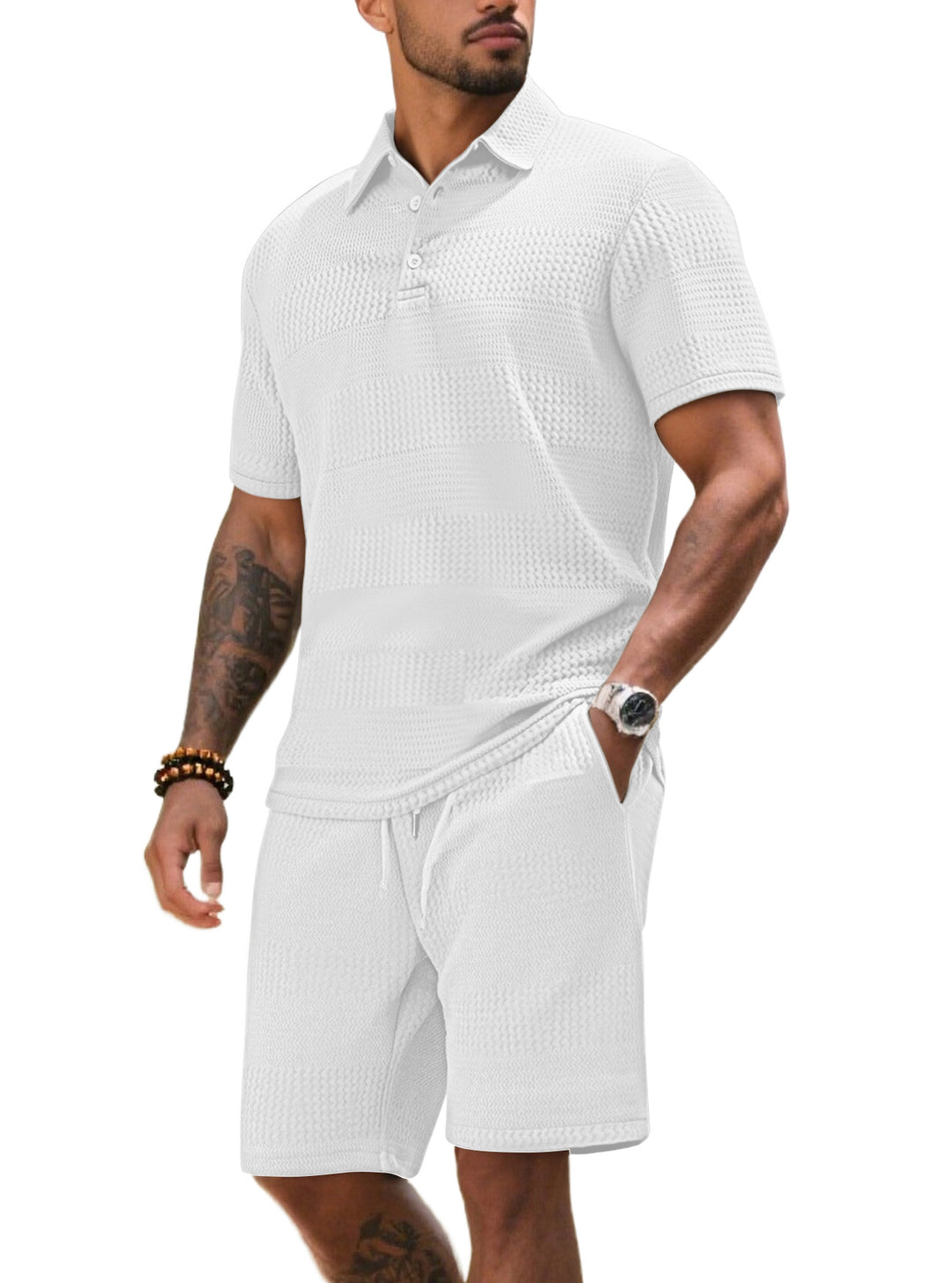 Herren Freizeitanzug mit strukturiertem Poloshirt und kurzen Hosen Echoarchiv