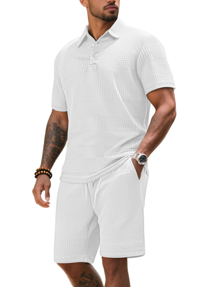 Herren Freizeitanzug mit strukturiertem Poloshirt und kurzen Hosen Echoarchiv