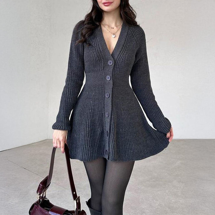 Damen tailliertes Strickkleid mit durchgehender Knopfleiste, V‑Ausschnitt und ausgestelltem A‑Linien‑Rock – Élara