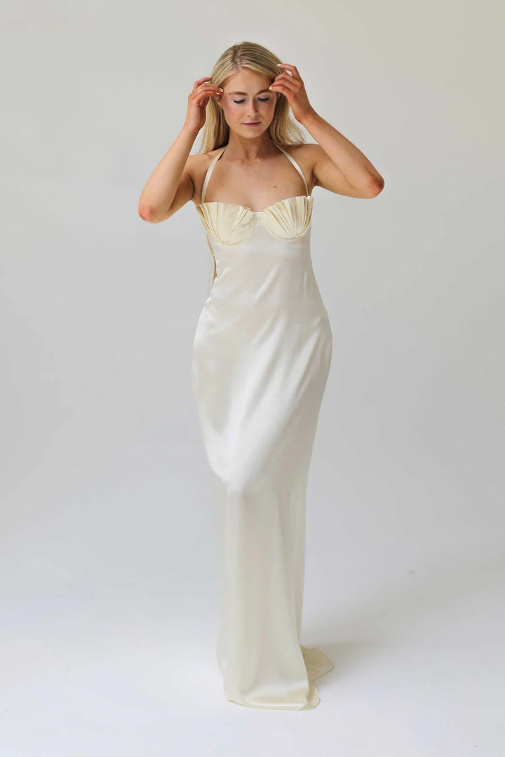 Damen Abendkleid mit tailliertem Oberteil und raffinierten Falten Echo Archiv