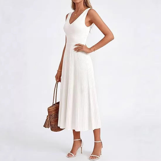 Damen Plisseekleid mit V-Ausschnitt und weitem Saum Echo Archiv