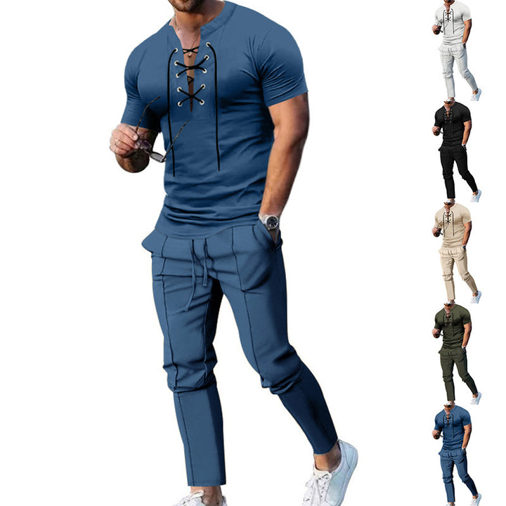 Herren Freizeit-Set mit lässigem Henley-Oberteil und modernen Jogginghosen Echoarchiv