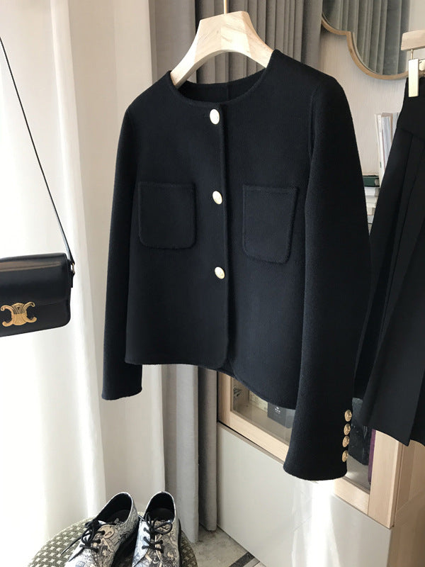 Damen Stilvolle Kurzjacke mit Knopfdetails Echoarchiv