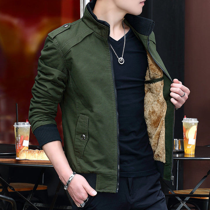 Herren Kurzblouson aus Canvas mit wärmender Teddyinnenfutter und Schulterepauletten Echoarchiv