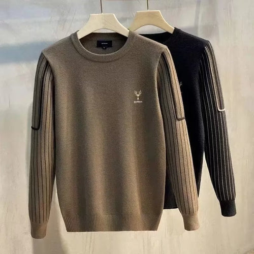 Herren Feinstrick-Pullover mit kontrastierenden Rippenärmeln und gesticktem Hirschlogo Echoarchiv