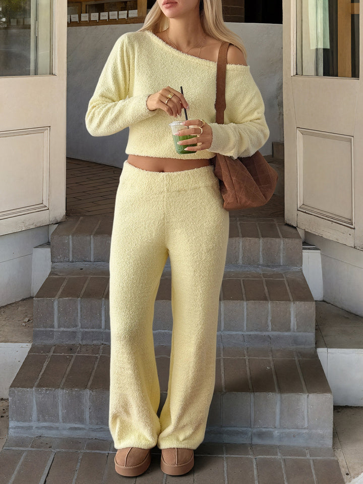 Damen nan kuscheliges Bouclé-Lounge-Set mit One-Shoulder-Crop-Pullover und Highwaist Palazzo-Hose Echo Archiv