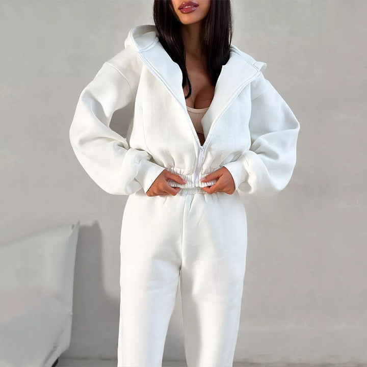 Damen Taillierter Zip-Overall im Loungewear-Stil mit Kapuze, Balloonärmeln und hoher Bundkante – Solévia