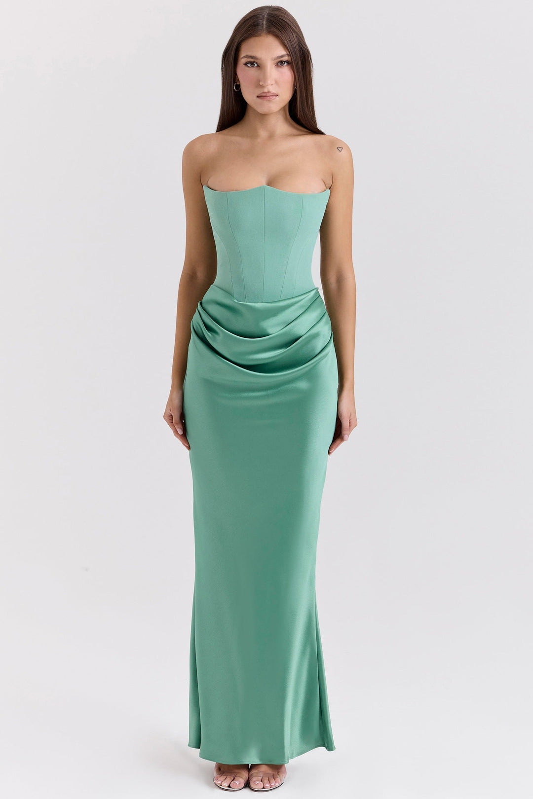 Damen Elegantes Abendkleid mit Herz-Ausschnitt und schimmerndem Oberteil Echoarchiv