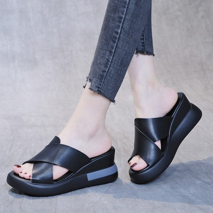 Damen nan Plateau-Pantolette mit überkreuzten Lederoptik-Riemen und ergonomischem Fußbett Echo Archiv