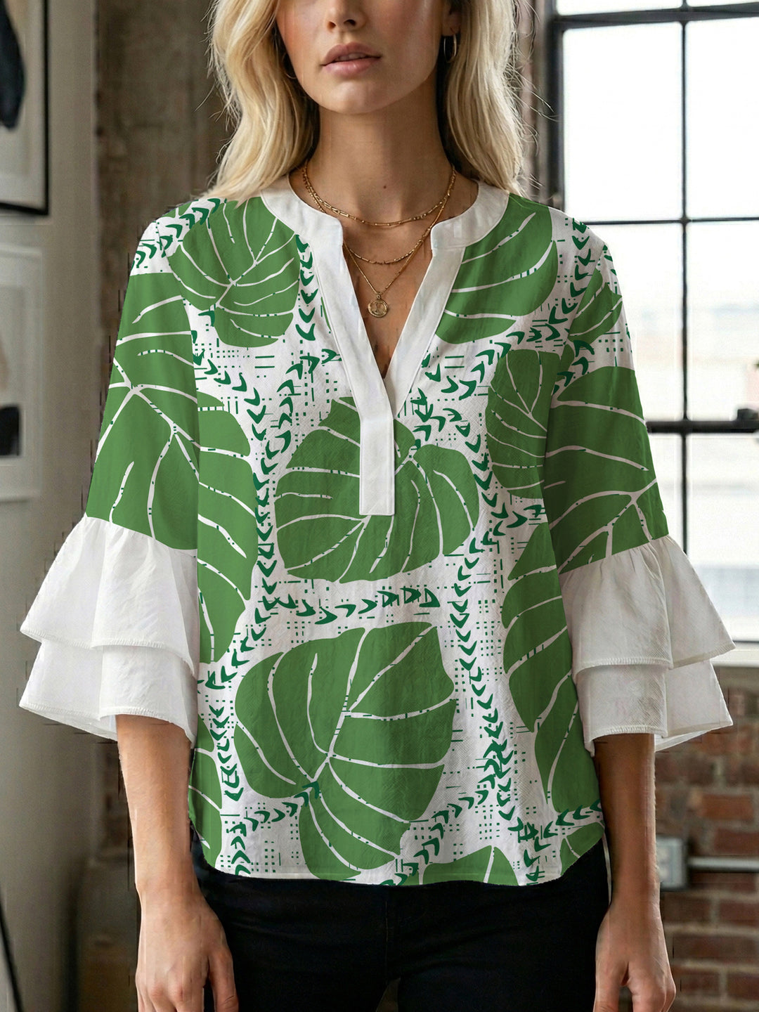 Damen Bluse mit voluminösen Rüschenärmeln und floralem Druck Echo Archiv