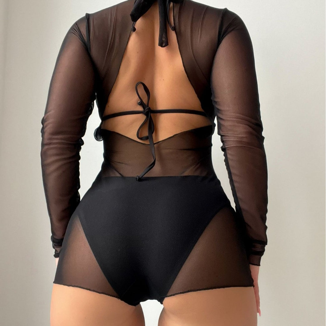 Damen High-Cut Badeanzug mit transparenten Ärmeln – Maréssa