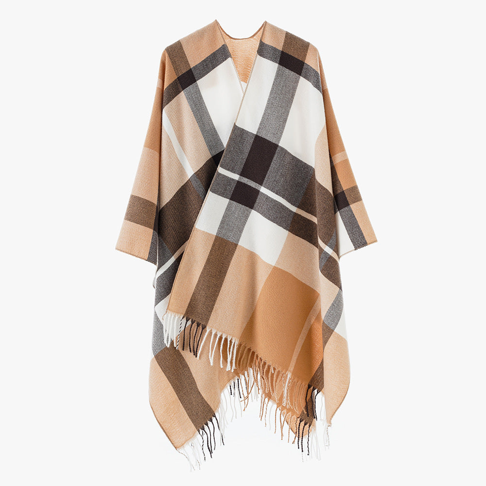 Damen Oversize-Karoponcho aus weichem Wollmix mit Fransensaum – Célinea