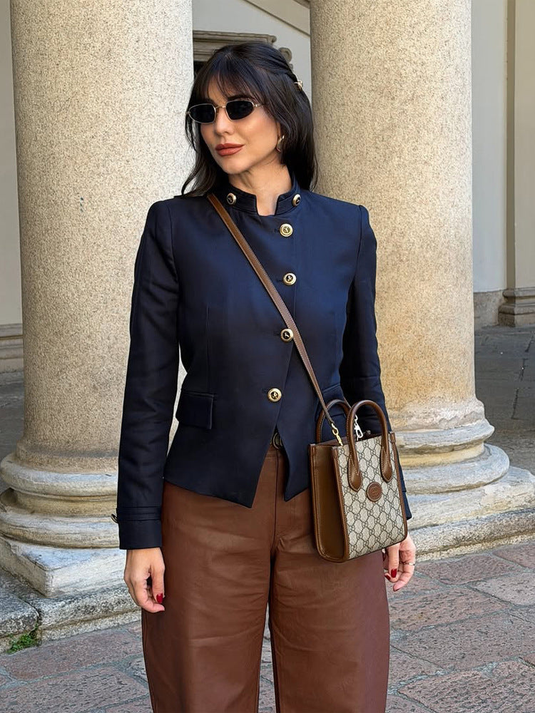 Damen Taillierter Blazer mit Stehkragen und goldenen Zierknöpfen Echoarchiv