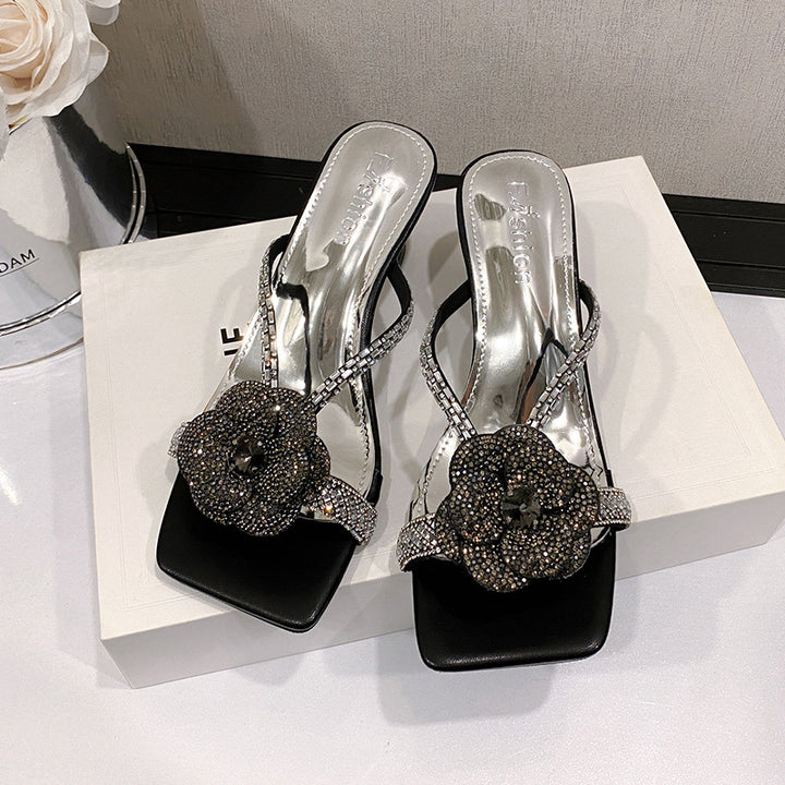 Damen Elegante Strass‑Sandale mit quadratischer Spitze, niedriger Blockabsatz und Blumenapplikation – Sorelia