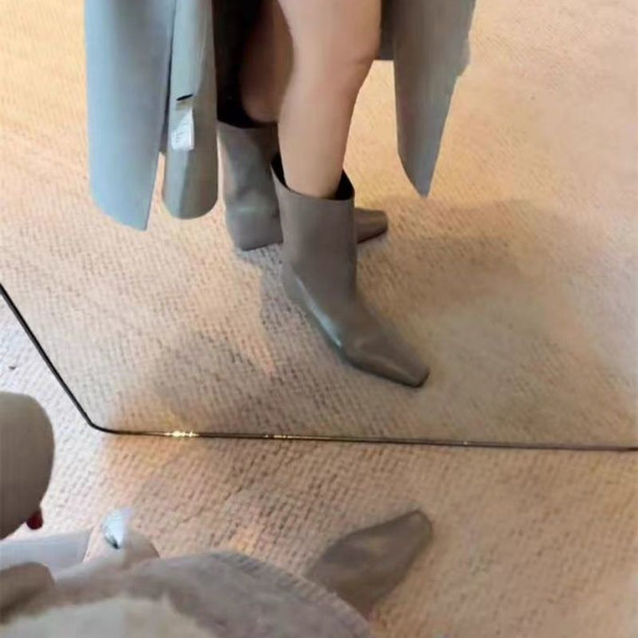 Damen Weiche kniehohe Slouch-Boots mit spitzer Zehenform und ergonomischer Flachsohle – Lioré