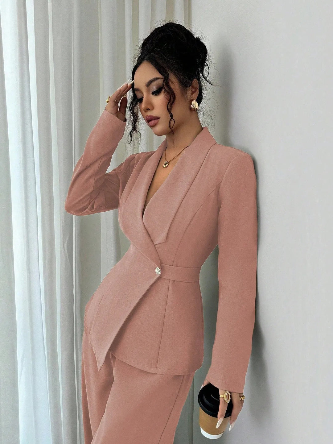 Damen taillierter Businessblazer mit Schalkragen, Gürtelbund und Ein-Knopf-Verschluss – Valéne
