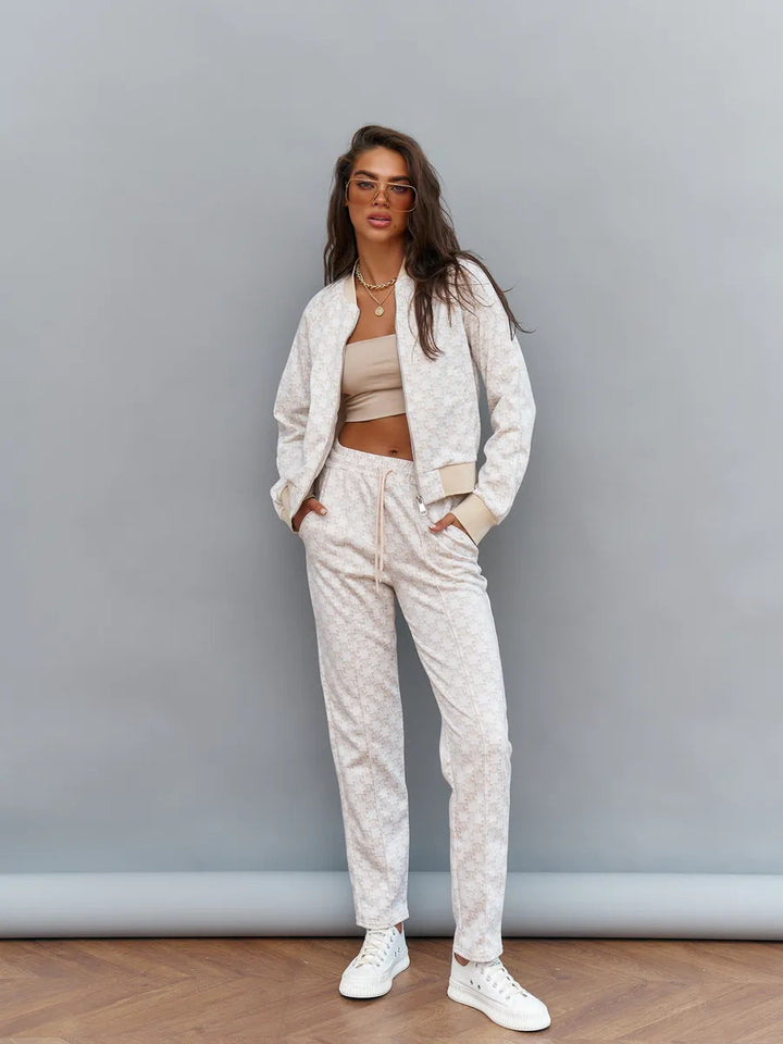 Damen jacquard Lounge-Set mit kurzer Bomberjacke und hochgeschnittener Kordelzug-Hose – Élanora