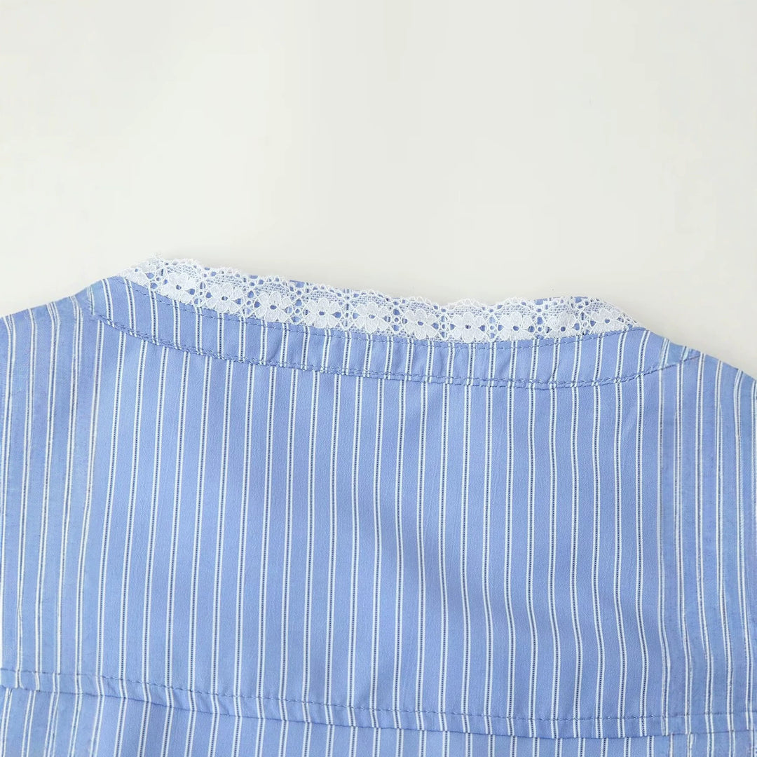 Damen Gestreifte Kurzbluse mit Spitzenbesatz und Doppelknopfleiste Echoarchiv
