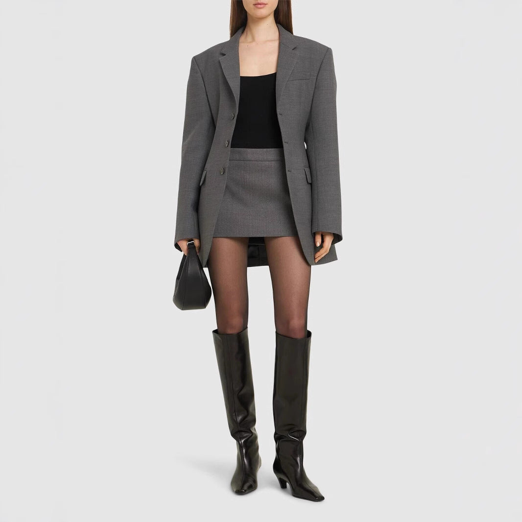 Damen Oversize-Blazer mit langer Silhouette und markanter Schulterpartie Echoarchiv