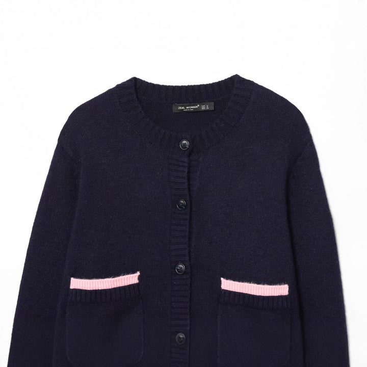 Damen gekürzte Strickjacke mit Knopfleiste, Rippenbündchen und dekorativen Taschen – Veloura