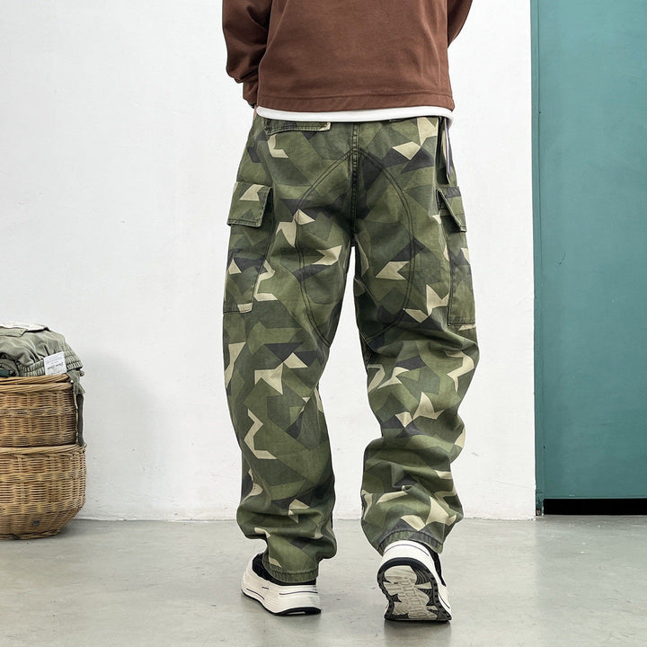 Herren Cargo-Hose im modernen Camouflage-Stil Echoarchiv