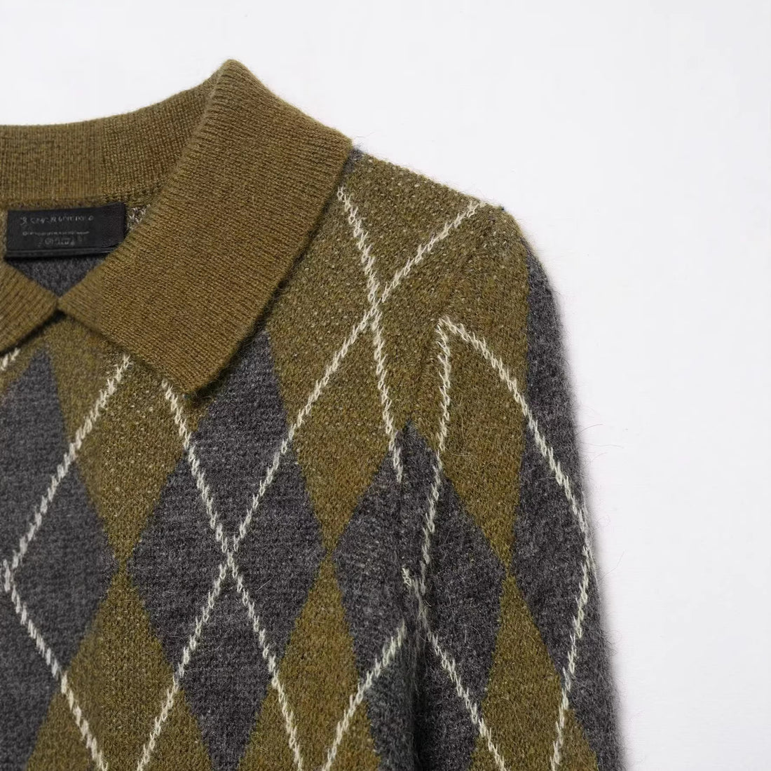 Damen Kurzgeschnittener Argyle‑Polo‑Pullover aus feinem Strukturstrick Echoarchiv