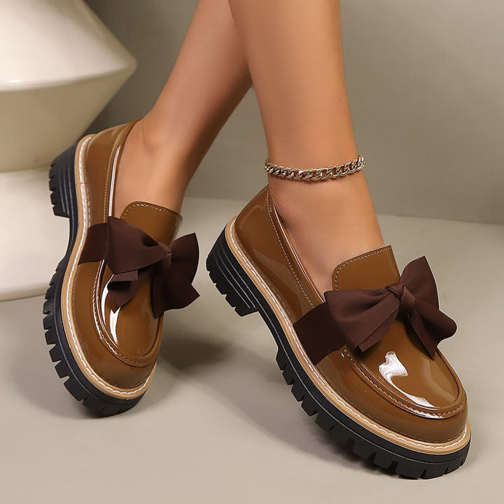 Damen  Lack-Optik Loafer mit massiver Profilsohle und großer Stoffschleife Echo Archiv