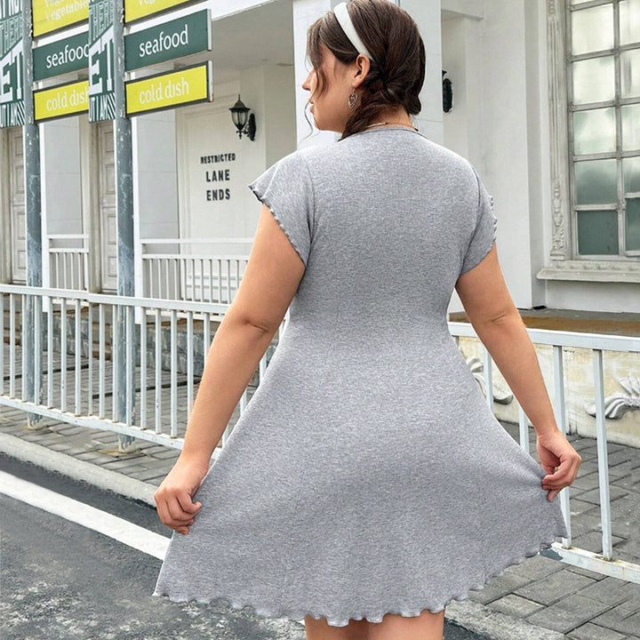 Damen lässiges Jersey-Kleid mit verspielt geschwungenem Saum und dekorativen Bändern Echo Archiv