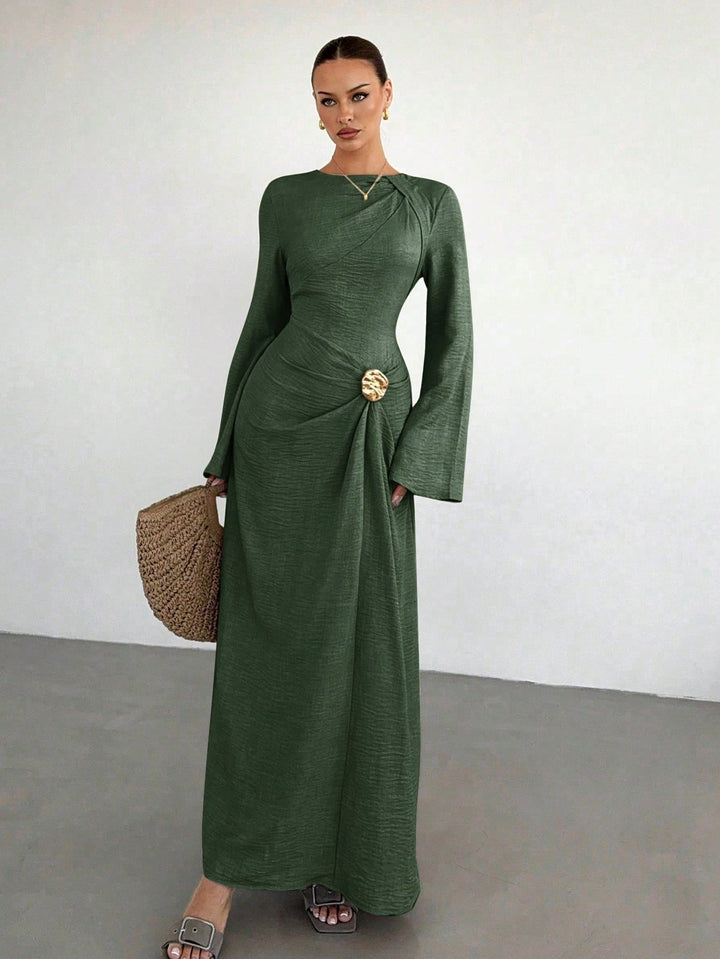 Damen Maxikleid mit Drapierter Taille, langen Glockenärmeln und Zierbrosche Echo Archiv